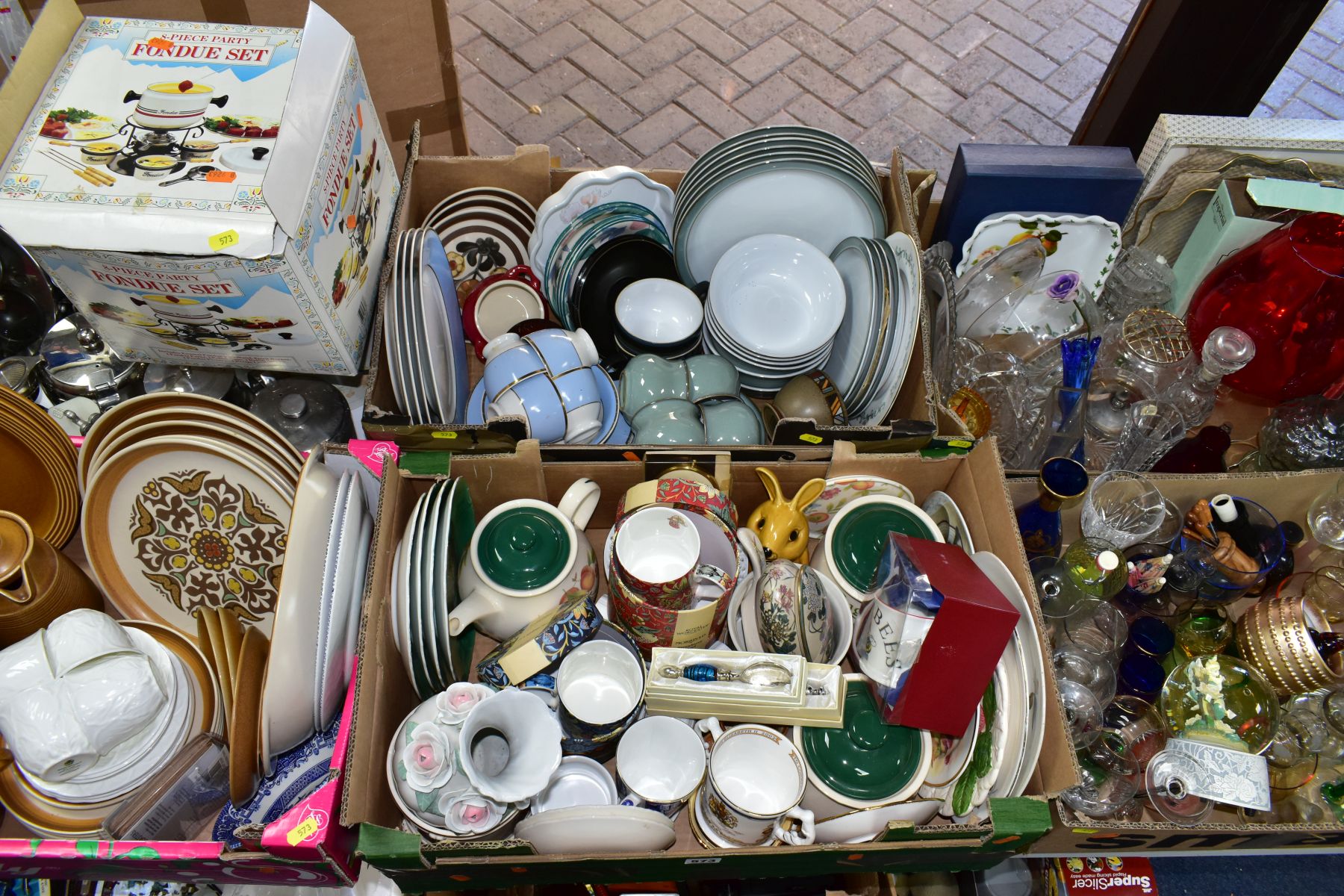 SIX BOXES AND LOOSE CERAMICS, GLASSWARES, KITCHEN ITEMS, ETC, to include Denby Marrakesh teacup