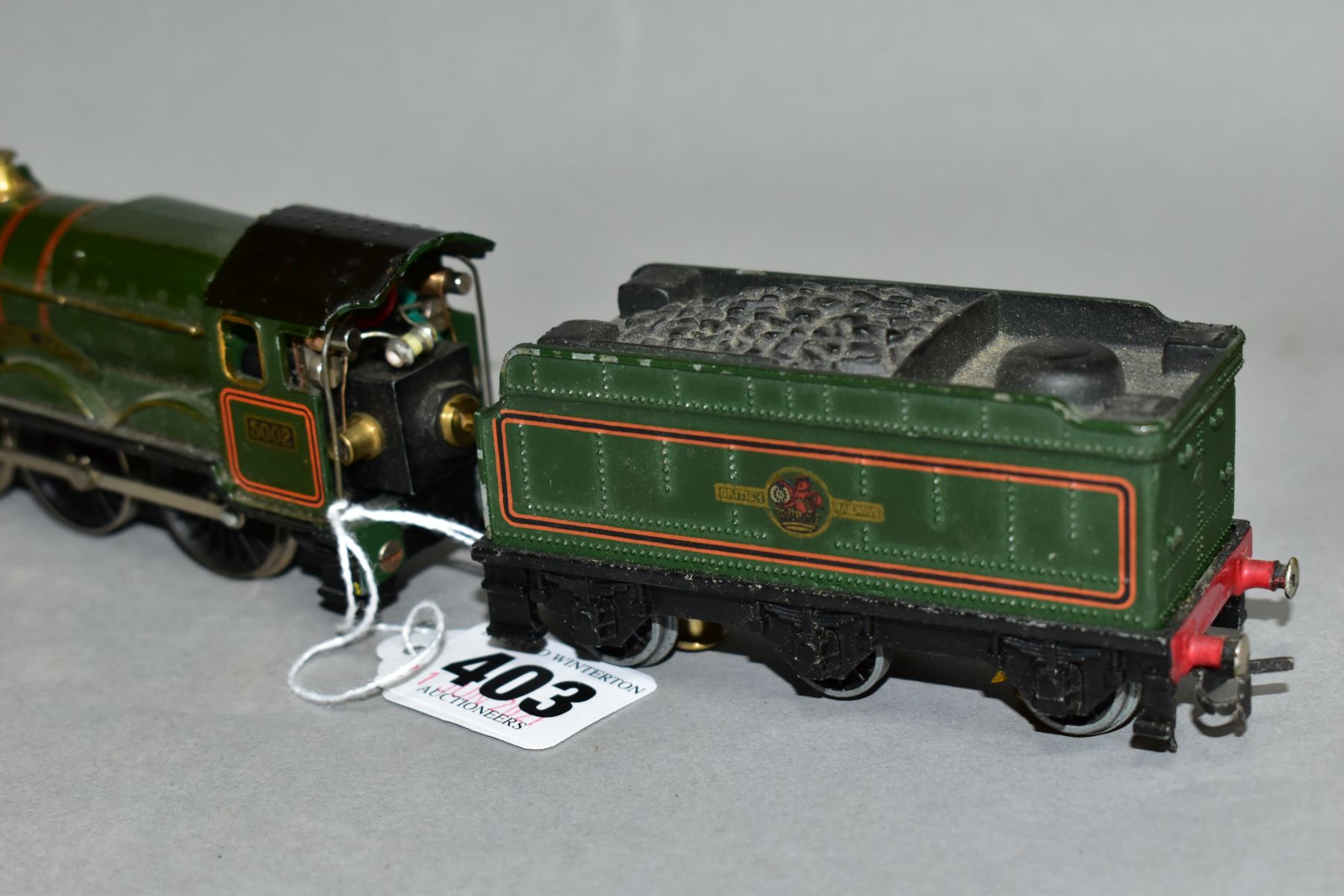 AN UNBOXED HORNBY DUBLO CASTLE CLASS LOCOMOTIVE 'Ludlow Castle' No. 5002 (3221), with a kit built - Image 5 of 5