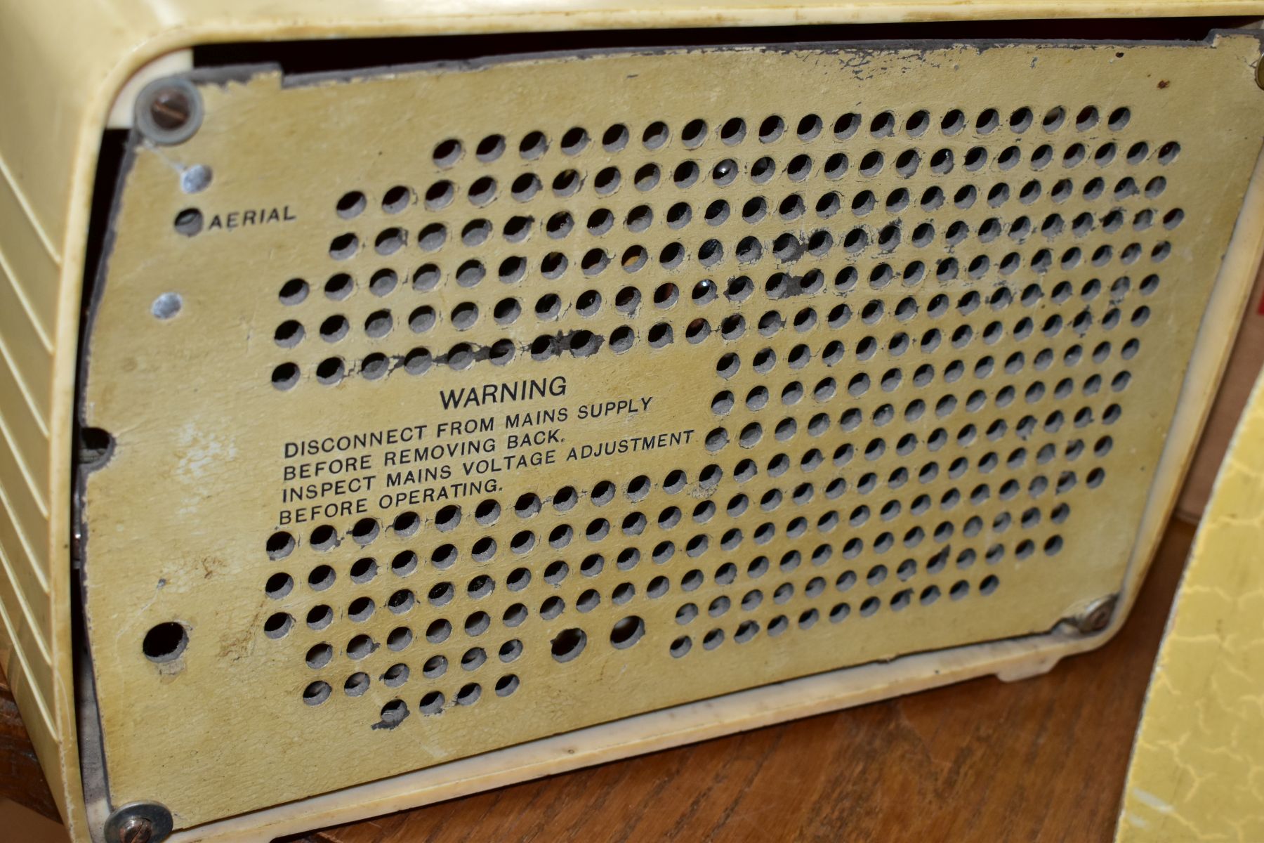 A VINTAGE EVER READY CREAM PLASTIC AND WOODEN CASED RADIO, reg.design 848748, woodworm to sides of - Image 5 of 6