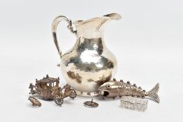 FOUR NOVELTY ITEMS, to include a small jug with hammered detail, an articulated, fish, both