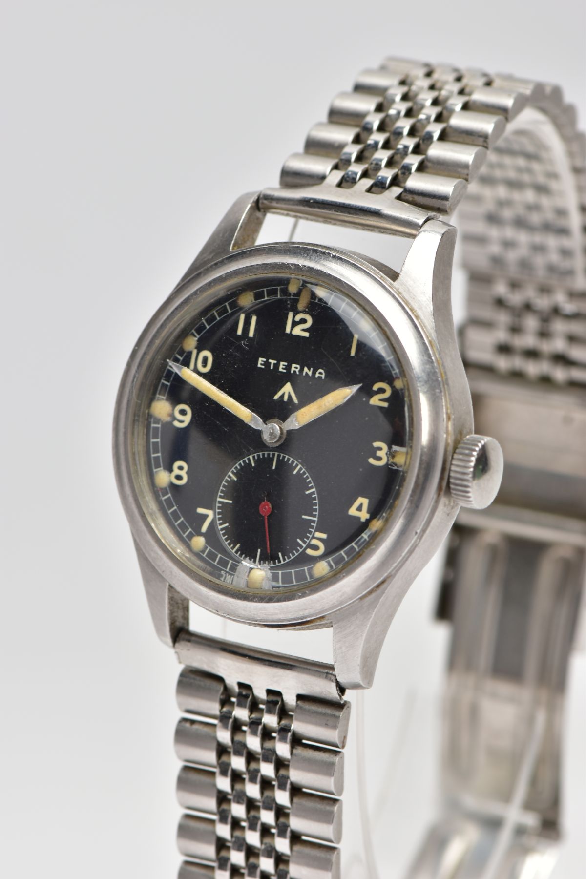 AN ETERNA STAINLESS STEEL BRITISH MILITARY ISSUE GENTLEMANS WRISTWATCH, CASE BACK MARKED WITH - Image 3 of 6