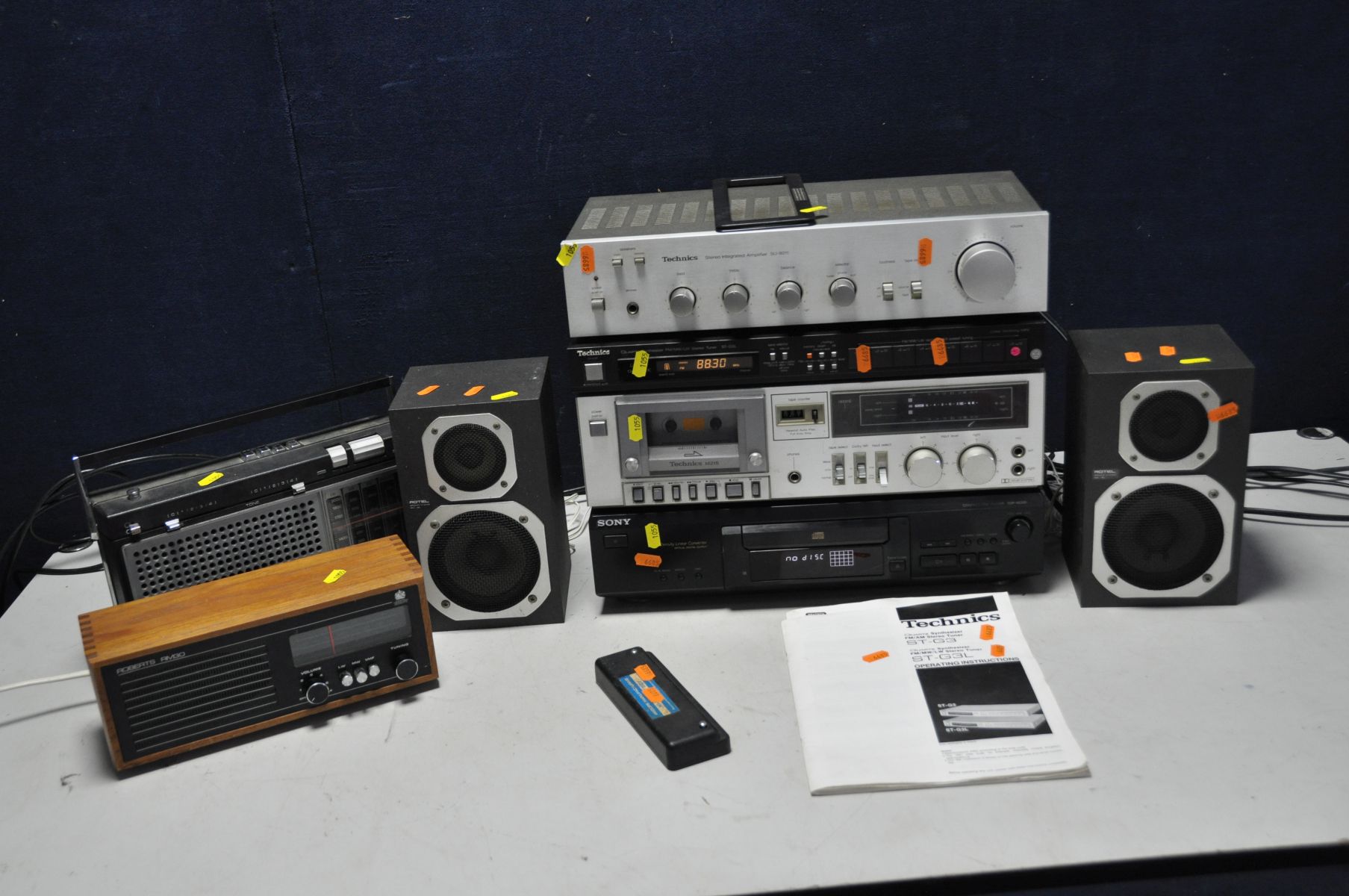A COLLECTION OF VINTAGE AND MODERN HI FI EQUIPMENT comprising of a Technics SU 811 Amplifier, a