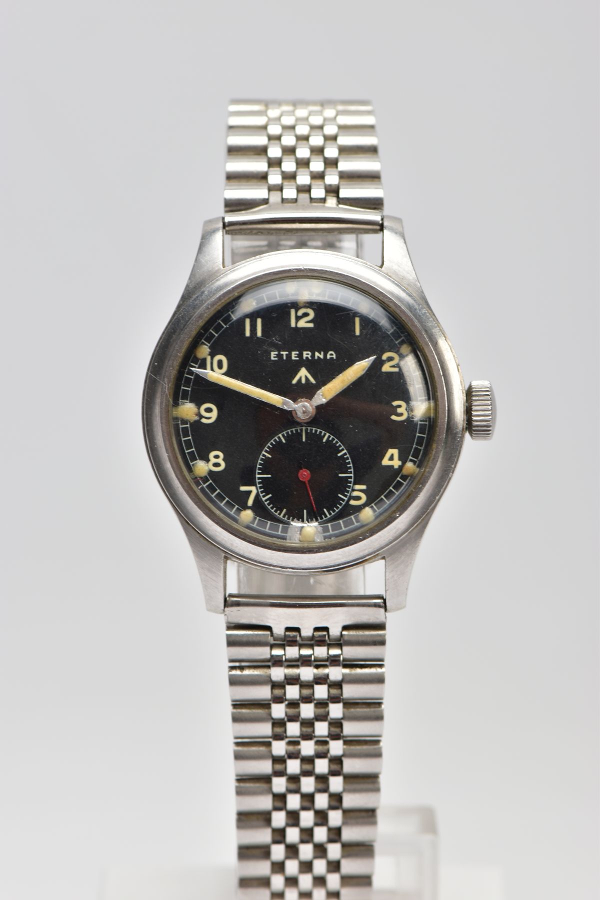 AN ETERNA STAINLESS STEEL BRITISH MILITARY ISSUE GENTLEMANS WRISTWATCH, CASE BACK MARKED WITH