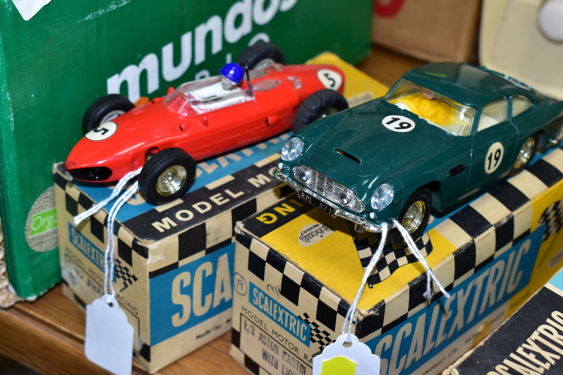 A QUANTITY OF VINTAGE SCALEXTRIC ITEMS, to include three boxed cars, Lister Jaguar, No C56, in - Image 7 of 8