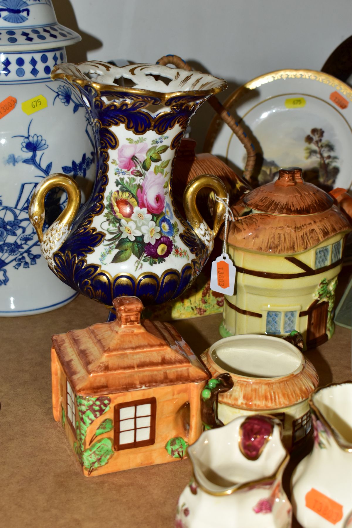 A GROUP OF CERAMICS AND GLASS to include Colclough tea service (six tea cups, saucers and side - Image 5 of 10