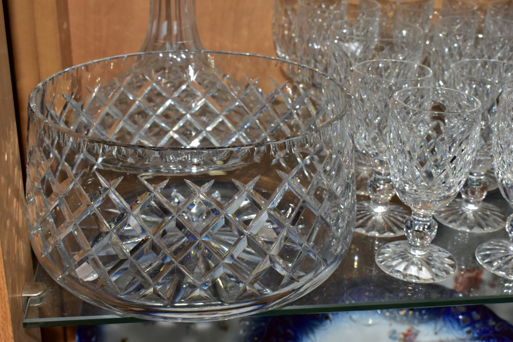 A WATERFORD CRYSTAL SHIPS DECANTER AND MATCHING WATERFORD GLASSES, 'Boyne' pattern, to include a set - Image 4 of 9