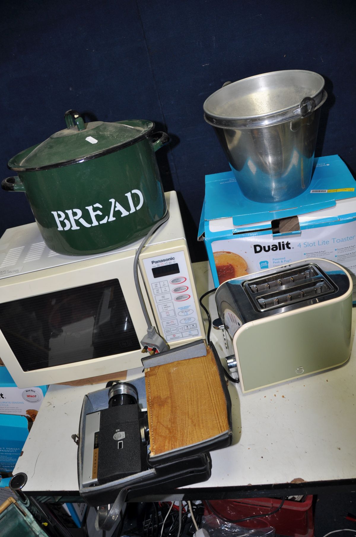A QUANTITY OF HOUSEHOLD ELECTRICALS including a Dualit four slot toaster with box, a Swan two slot - Image 2 of 4