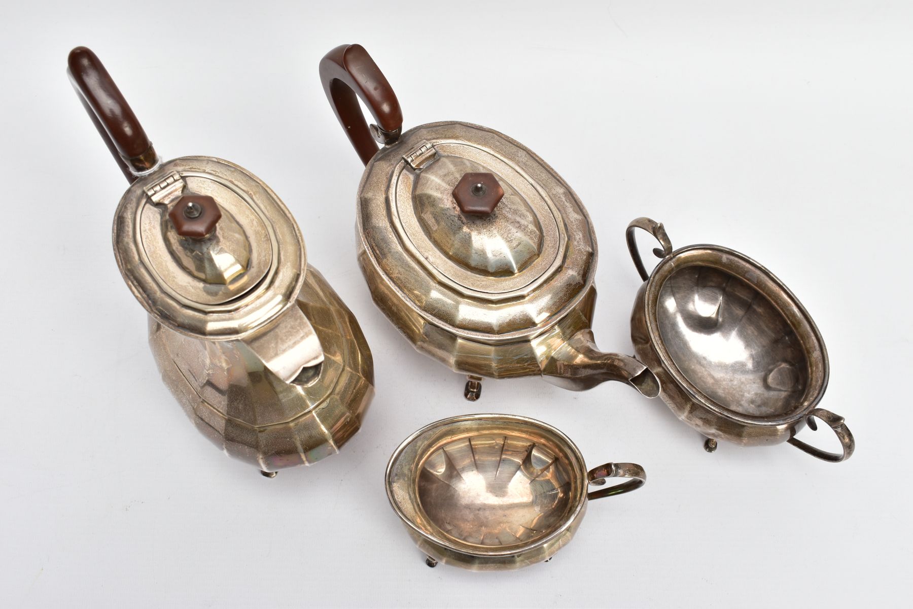 A FOUR PIECE GEORGE.V SILVER TEA SET, to include a teapot and hot water jug each of a faceted George - Image 3 of 8