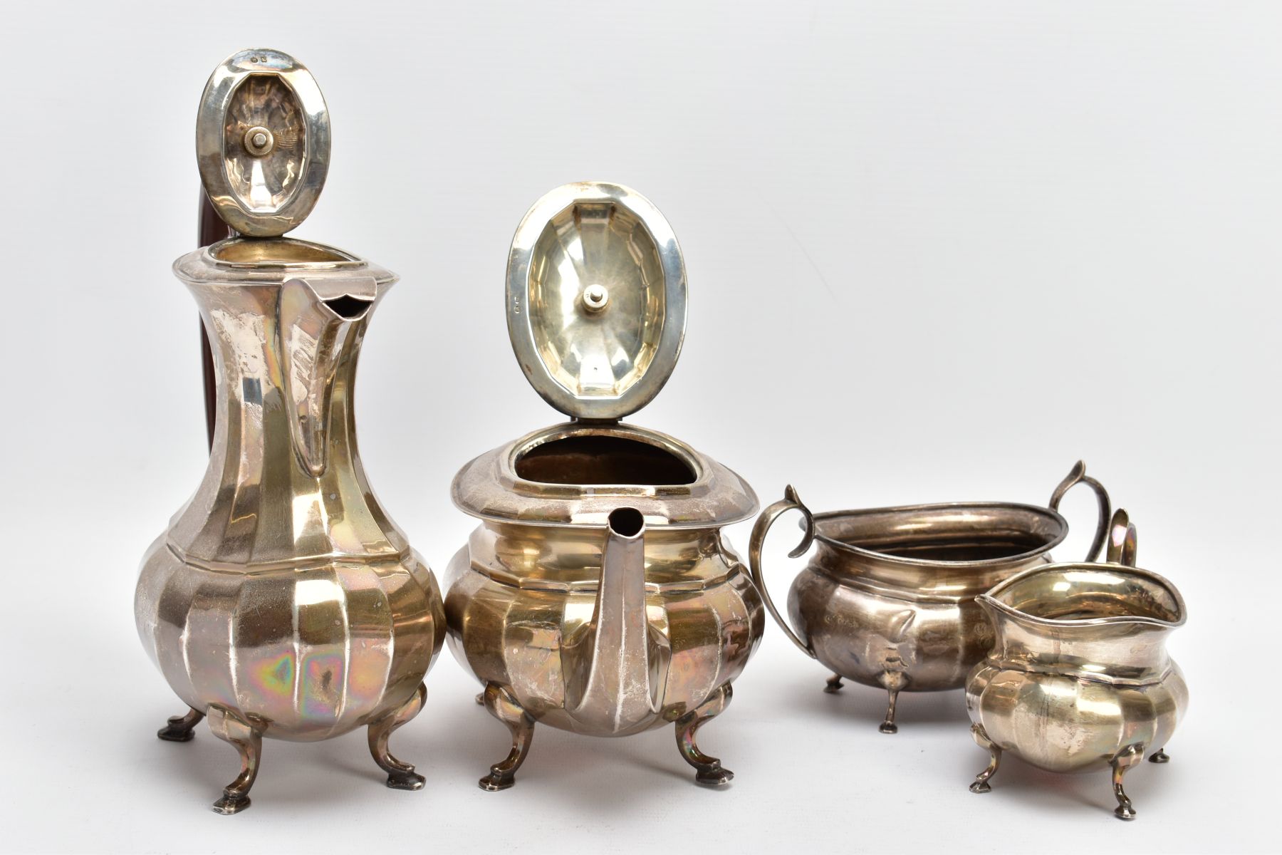 A FOUR PIECE GEORGE.V SILVER TEA SET, to include a teapot and hot water jug each of a faceted George - Image 5 of 8