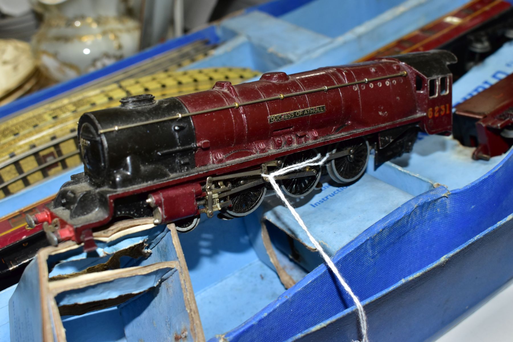 A BOXED HORNBY DUBLO PASSENGER TRAIN SET 'Duchess of Atholl' No EDP2, comprising Duchess class - Image 4 of 5