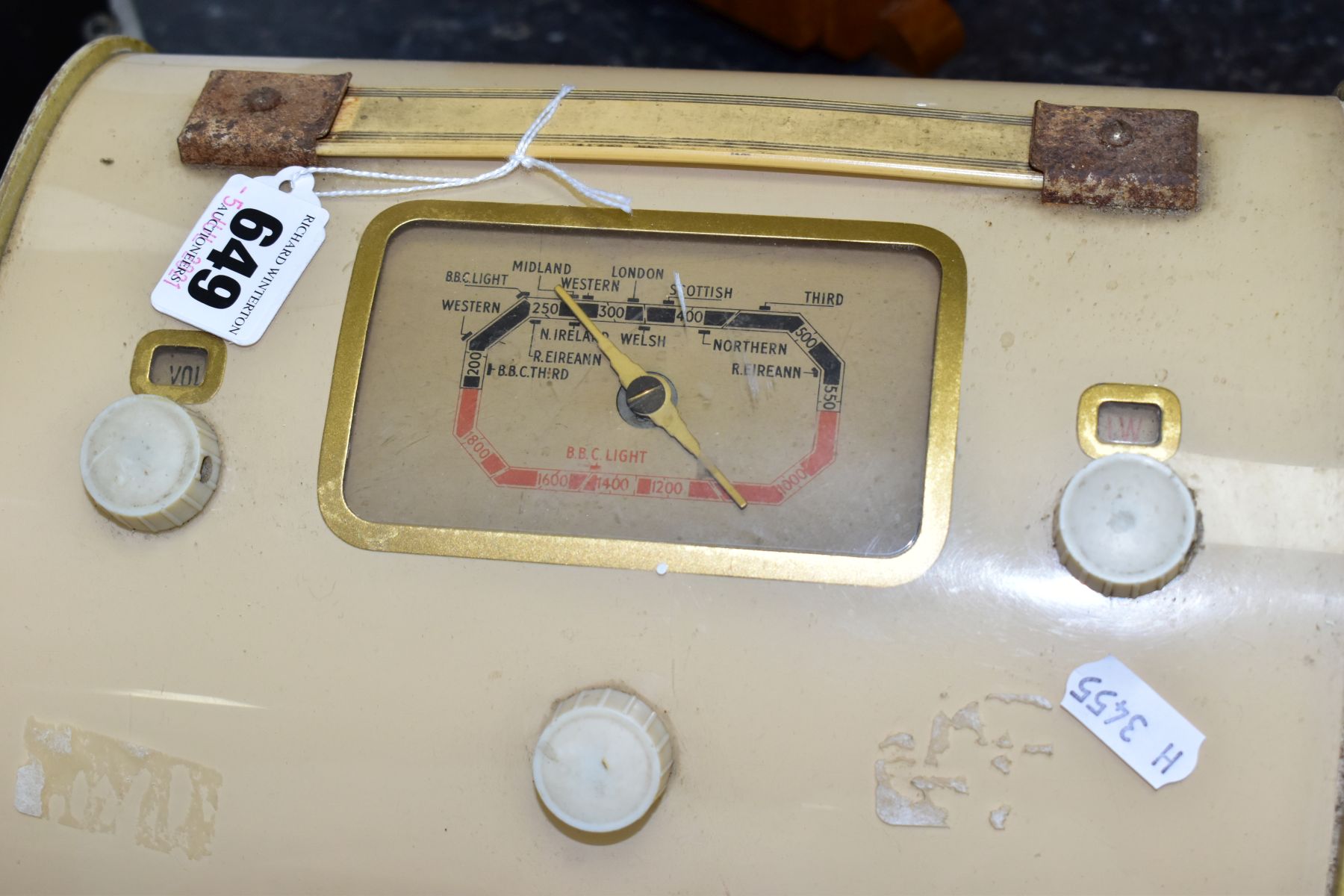 A VINTAGE EVER READY CREAM PLASTIC AND WOODEN CASED RADIO, reg.design 848748, woodworm to sides of - Image 2 of 6