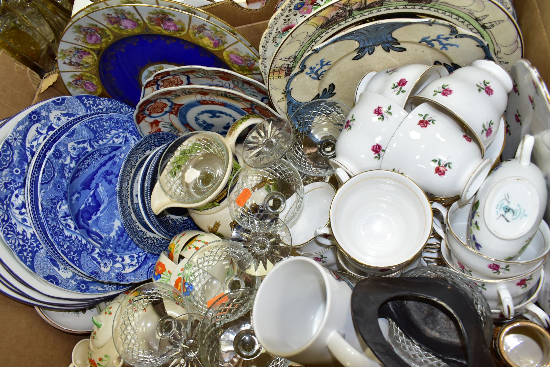 FOUR BOXES AND LOOSE CERAMICS, to include part dinner service with blue and brown decoration, RD - Image 5 of 8