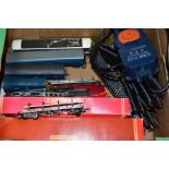 A QUANTITY OF BOXED AND UNBOXED 00 GAUGE MODEL RAILWAY ITEMS, boxed Hornby Railways Hall class