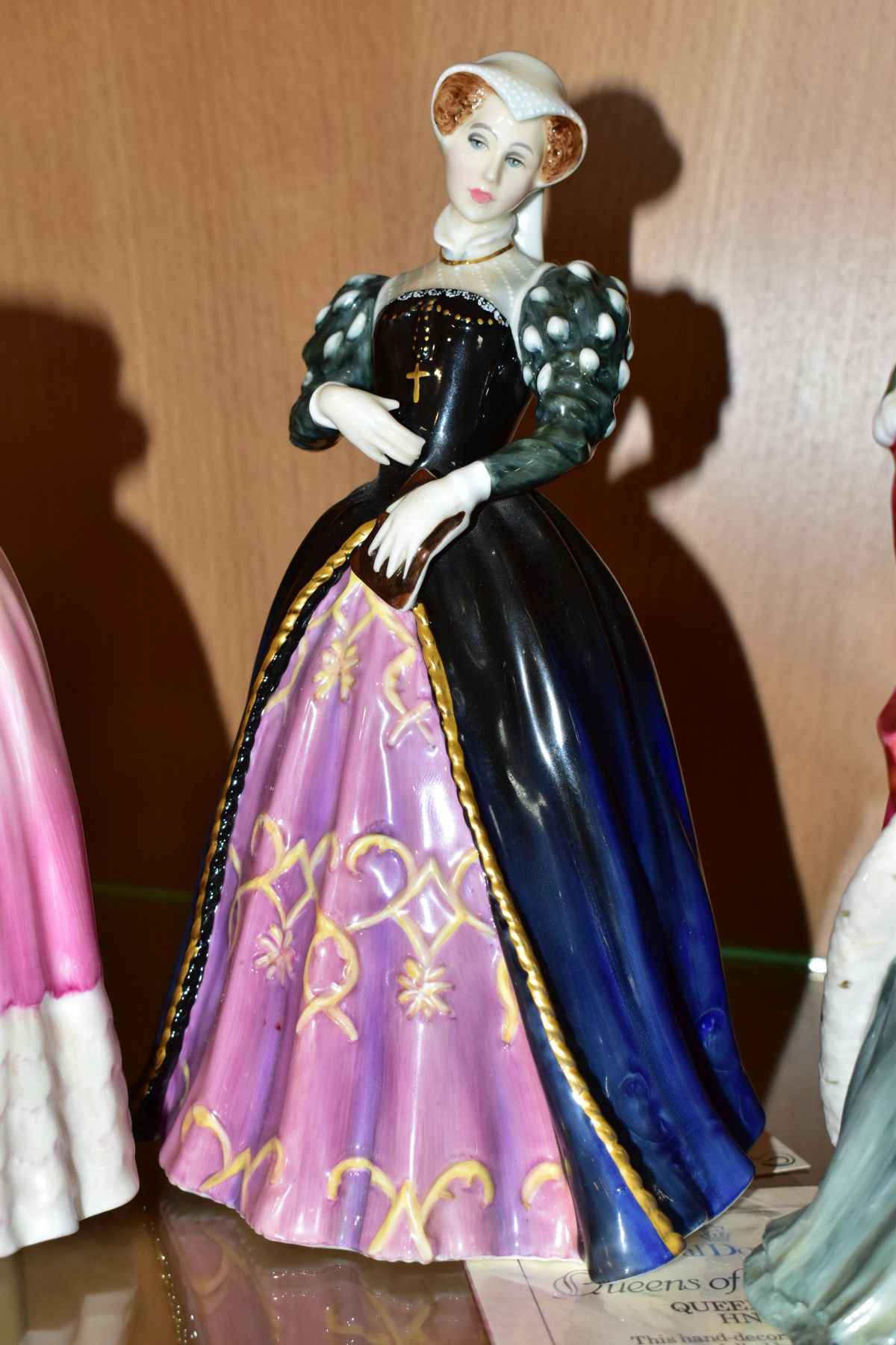 FOUR ROYAL DOULTON LIMITED EDITION QUEENS OF THE REALM FIGURES, comprising 'Queen Elizabeth I' - Image 3 of 7