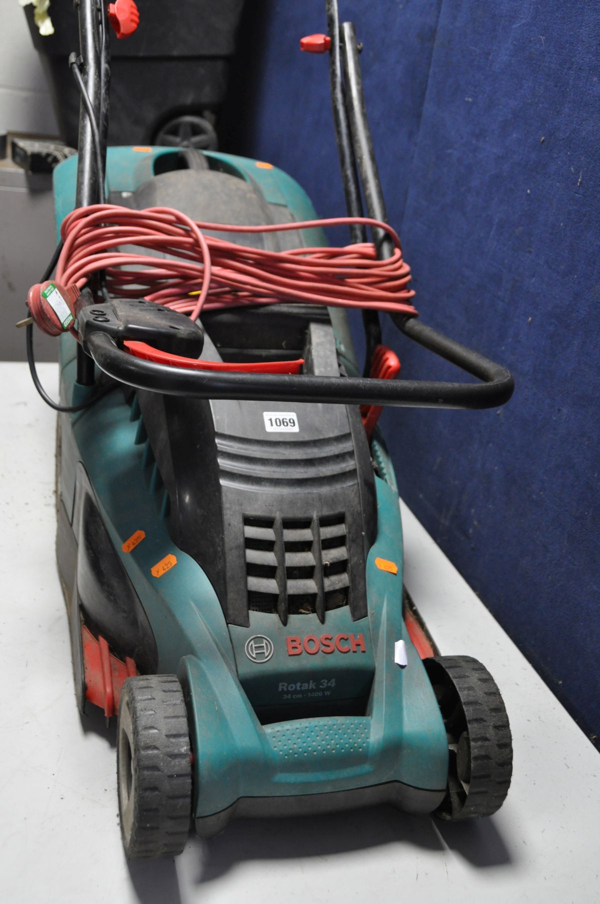 A BOSCH ROTAK 34 ELECTRIC LAWN MOWER with grass box (PAT pass and working) - Image 2 of 2