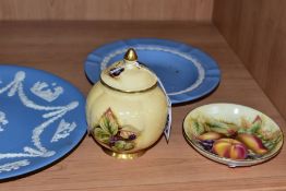 THREE PIECES OF AYNSLEY ORCHARD GOLD AND FOUR PIECES OF PALE BLUE WEDGWOOD JASPERWARE, the Orchard