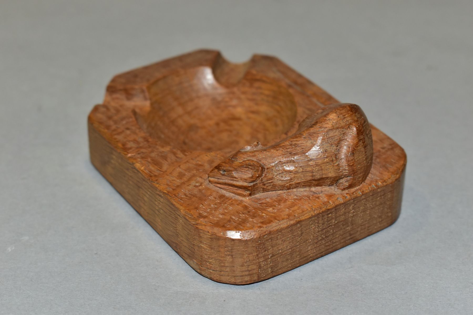 A ROBERT THOMPSON OF KILBURN MOUSEMAN OAK ASHTRAY, with signature carved mouse, length 10cm ( - Image 3 of 4