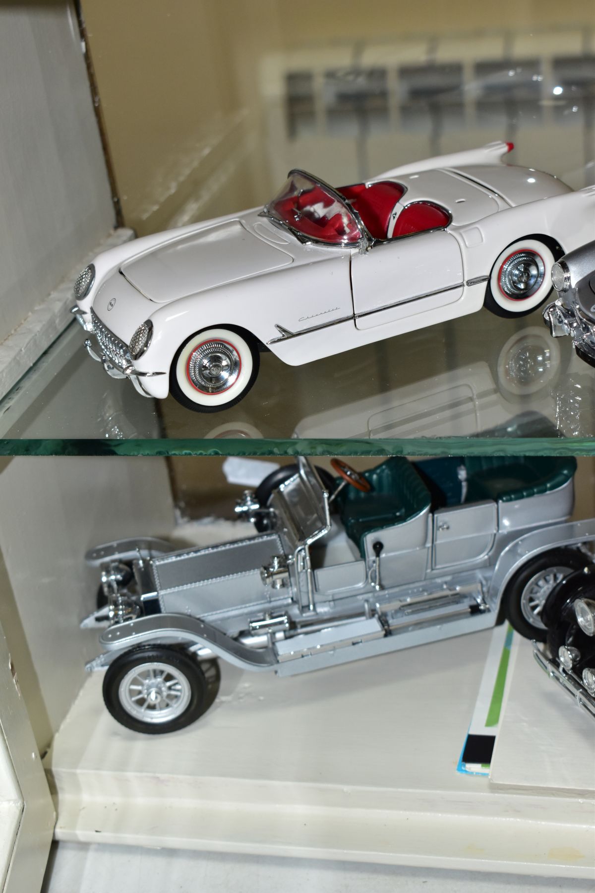 FOUR UNBOXED FRANKLIN MINT DIECAST CAR MODELS, 1/24 scale, 1907 Rolls-Royce Silver Ghost, 928 - Image 4 of 4