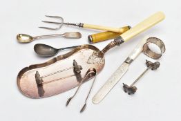 A BOX OF MISCELLANEOUS ITEMS, to include a silver fiddle pattern sauce spoon with engraved