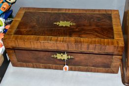 A VICTORIAN WALNUT, FIGURED WALNUT AND BRASS INLAID WRITING SLOPE, split to the hinged lid,