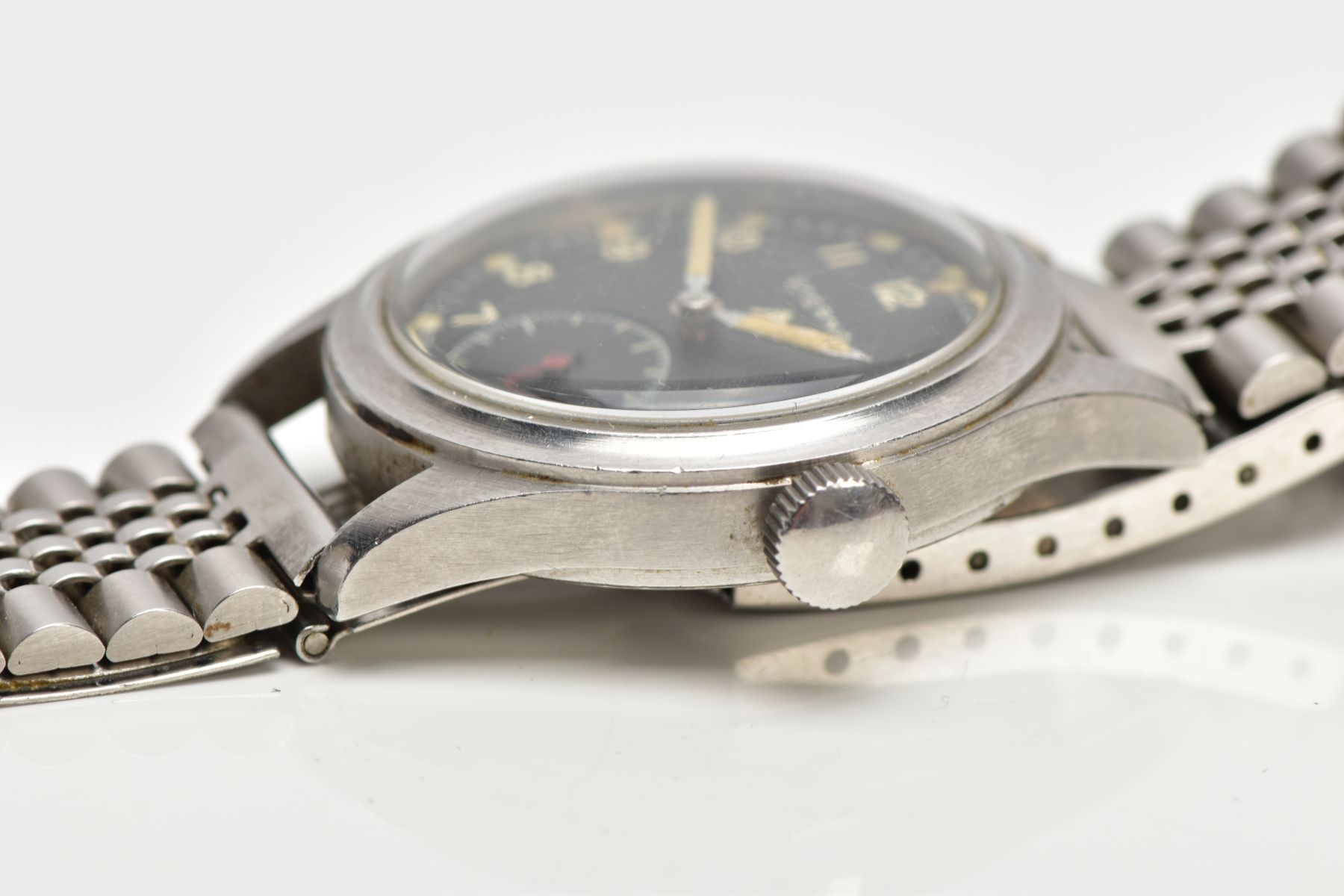 AN ETERNA STAINLESS STEEL BRITISH MILITARY ISSUE GENTLEMANS WRISTWATCH, CASE BACK MARKED WITH - Image 5 of 6