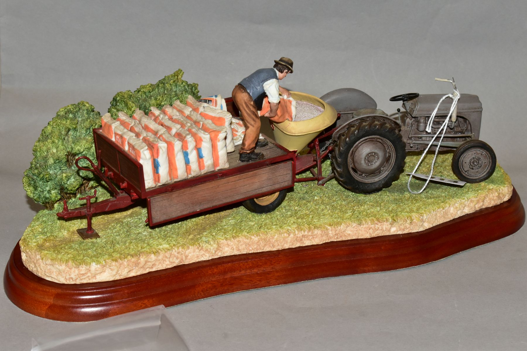 A BORDER FINE ARTS TRACTORS SERIES SCULPTURE 'TOP DRESSING', model No. A6349, mounted on a wooden - Image 3 of 7