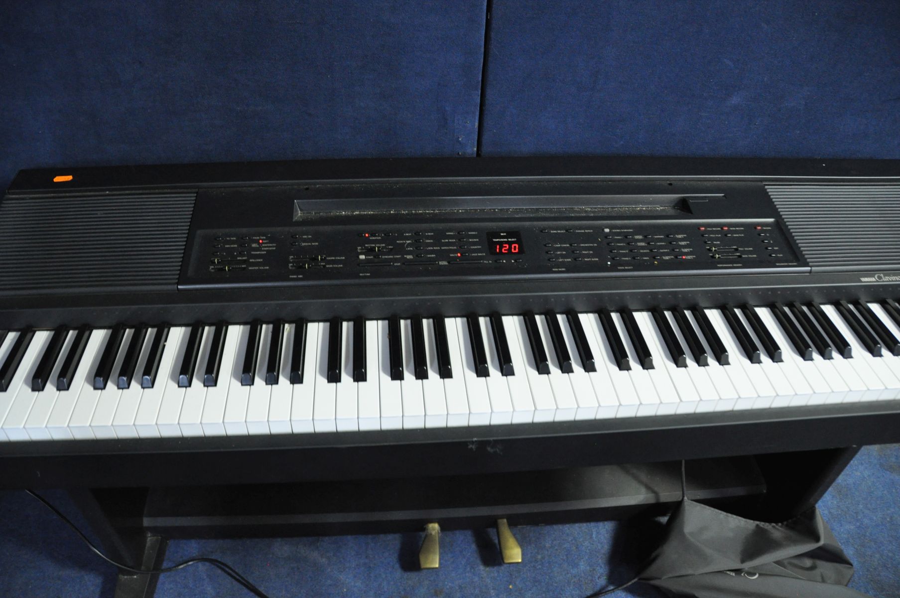 A YAMAHA CLAVINOVA CVP-8 DIGITAL PIANO on stand with cover (PAT pass, all keys appear to be working) - Image 2 of 4