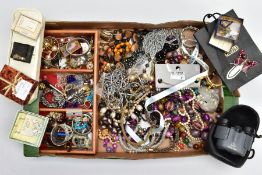 A BOX OF ASSORTED COSTUME JEWELLERY AND ITEMS, to include a butterfly wing brooch, pendant and