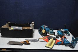 A TRAY CONTAINING VINTAGE BLACK AND DECKER TOOLS AND ACCESSORIES including a D720 drill (untested) a