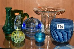 A SEVEN PIECES OF 20TH CENTURY AND ART GLASS, comprising a Hergiswill clear textured glass vase with