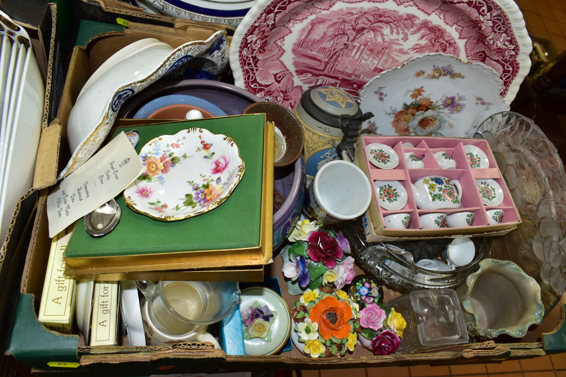 FOUR BOXES AND LOOSE CERAMICS, to include part dinner service with blue and brown decoration, RD - Image 7 of 8