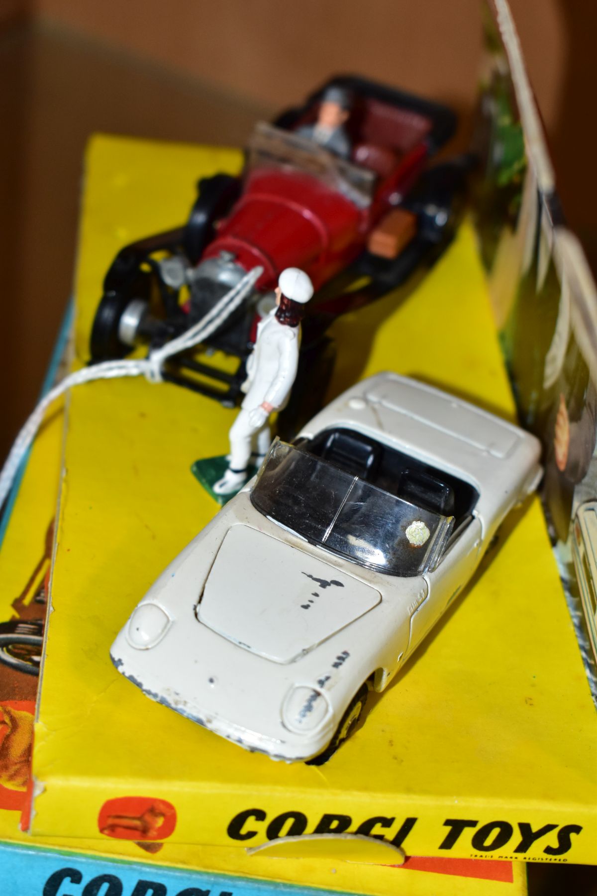 A BOXED CORGI TOYS THE AVENGERS GIFT SET, No 40, red and black Bentley with wire wheels, damage to - Image 6 of 9