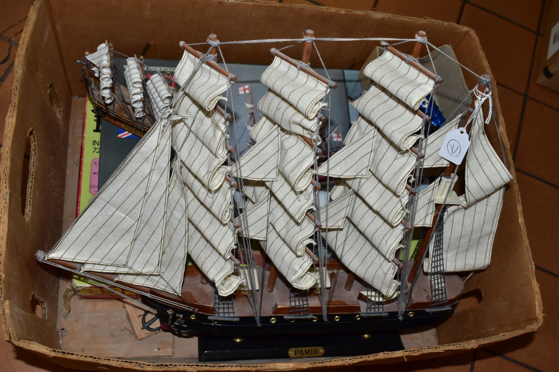 A BOXED UNBUILT AERO PICCOLA WOODEN H.M.S.VICTORY MODEL KIT, 1/170 scale, contents not checked but - Image 4 of 6