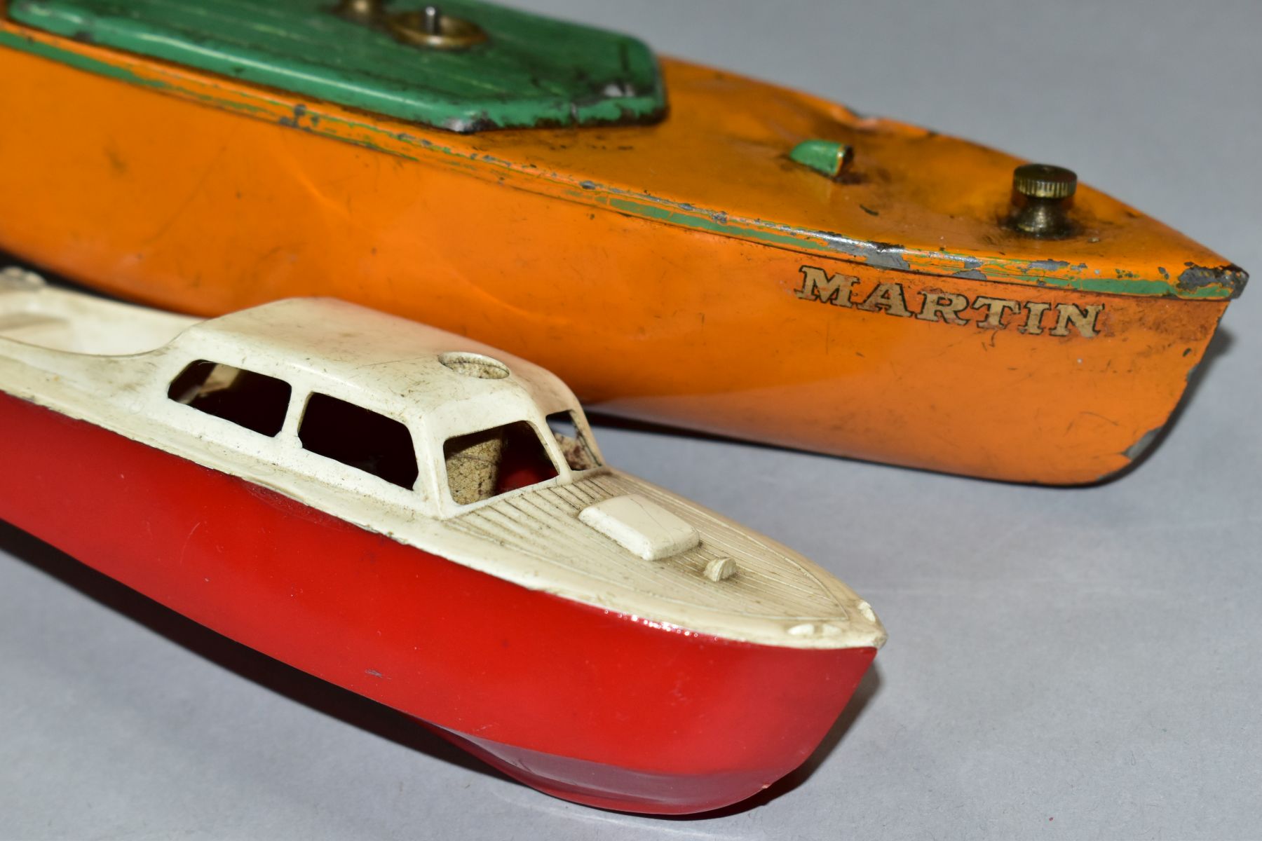 AN UNBOXED HORNBY TINPLATE CLOCKWORK SPEEDBOAT, 'Martin', missing key, orange with green hatch - Image 2 of 6