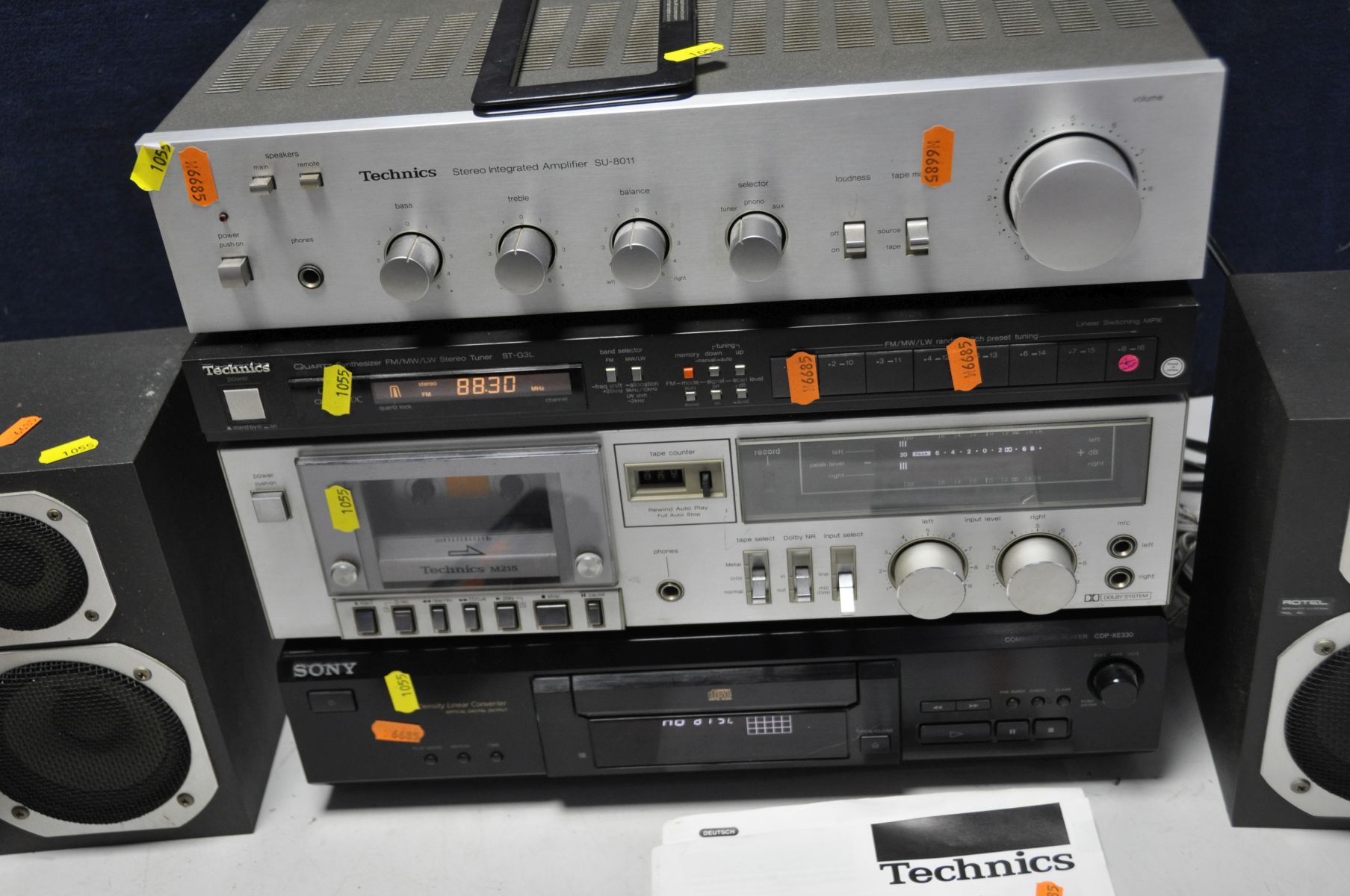 A COLLECTION OF VINTAGE AND MODERN HI FI EQUIPMENT comprising of a Technics SU 811 Amplifier, a - Image 3 of 4