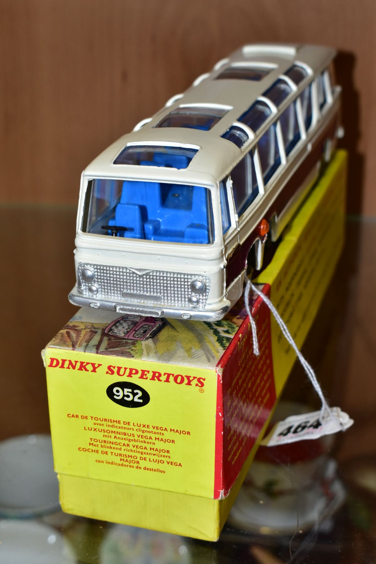 A BOXED DINKY SUPERTOYS BEDFORD VAN DUPLE VEGA MAJOR LUXURY COACH, No. 952, version with flashing - Image 2 of 7