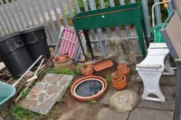 A QUANTITY OF GARDEN ITEMS including small terracotta pots, toe dustbins, two metal folding