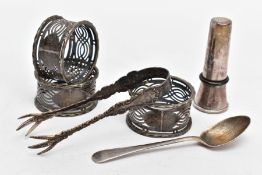 A SELECTION OF SILVER ITEMS, to include three circular openwork napkin rings, each with a vacant
