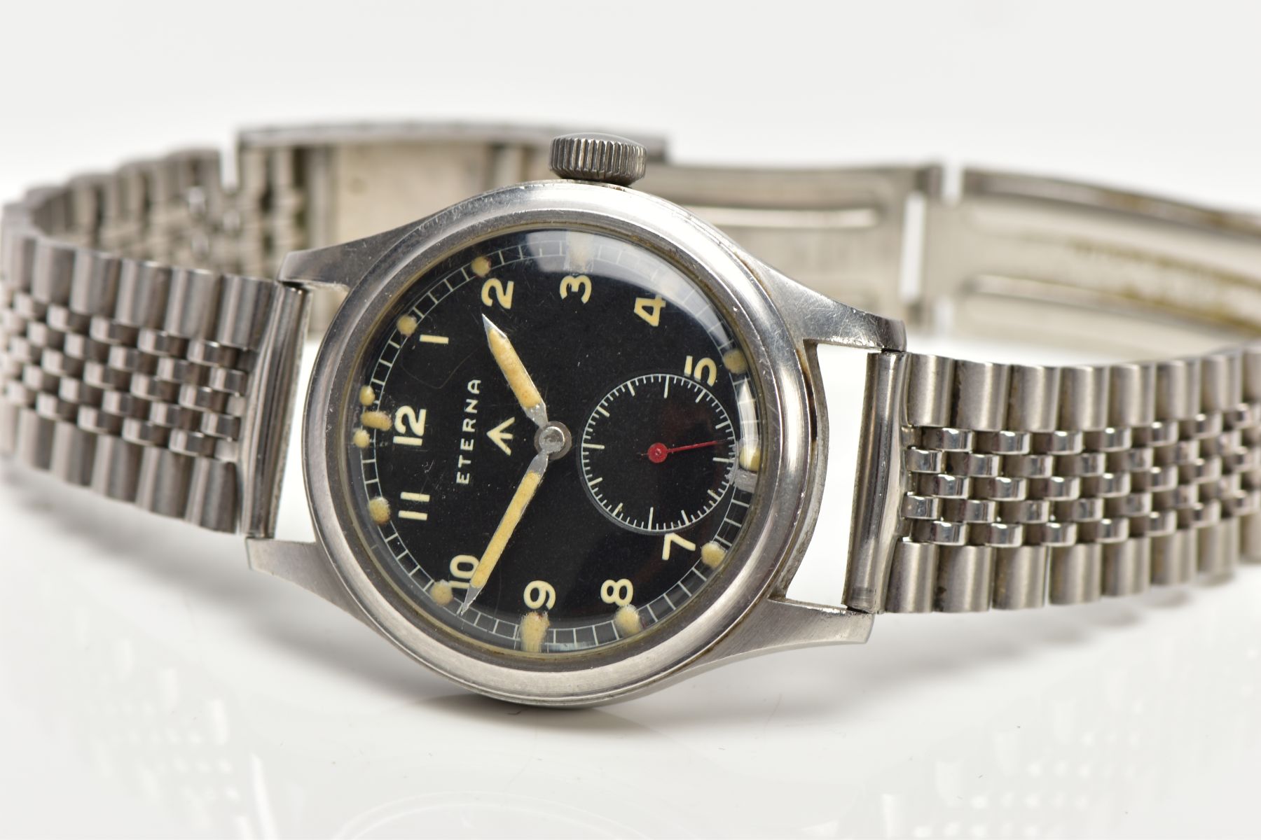 AN ETERNA STAINLESS STEEL BRITISH MILITARY ISSUE GENTLEMANS WRISTWATCH, CASE BACK MARKED WITH - Image 4 of 6