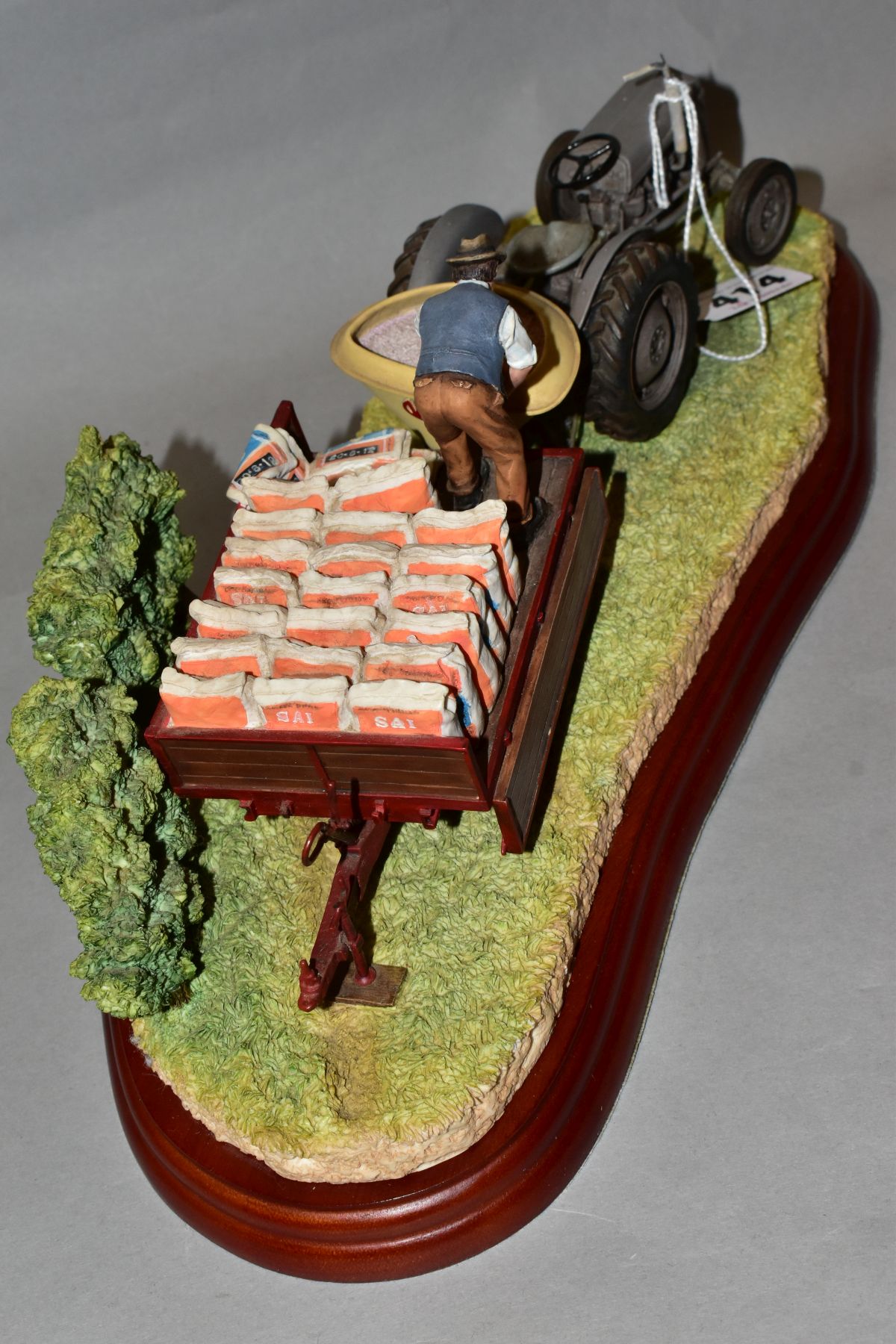 A BORDER FINE ARTS TRACTORS SERIES SCULPTURE 'TOP DRESSING', model No. A6349, mounted on a wooden - Image 5 of 7