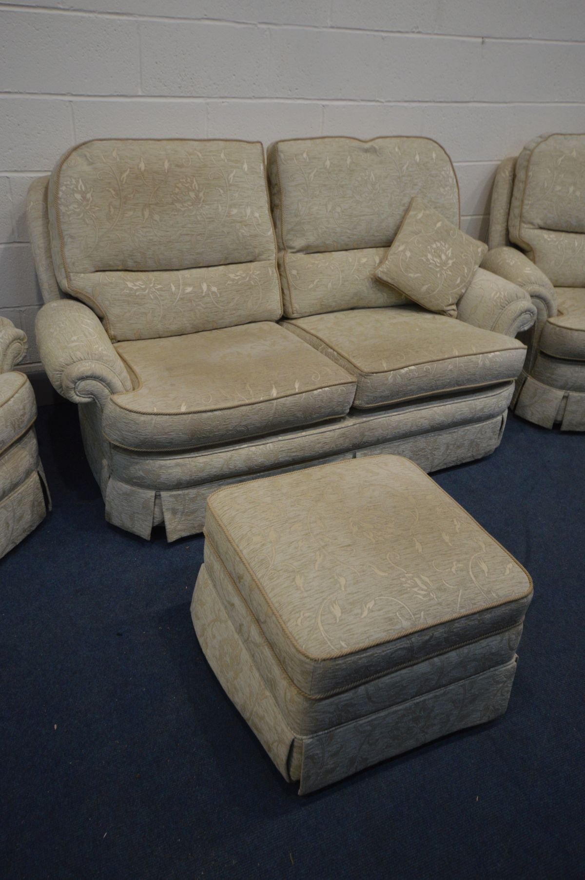 AN UPHOLSTERED THREE PIECE LOUNGE SUITE, comprising a two seater settee, pair of armchairs and a - Image 3 of 3