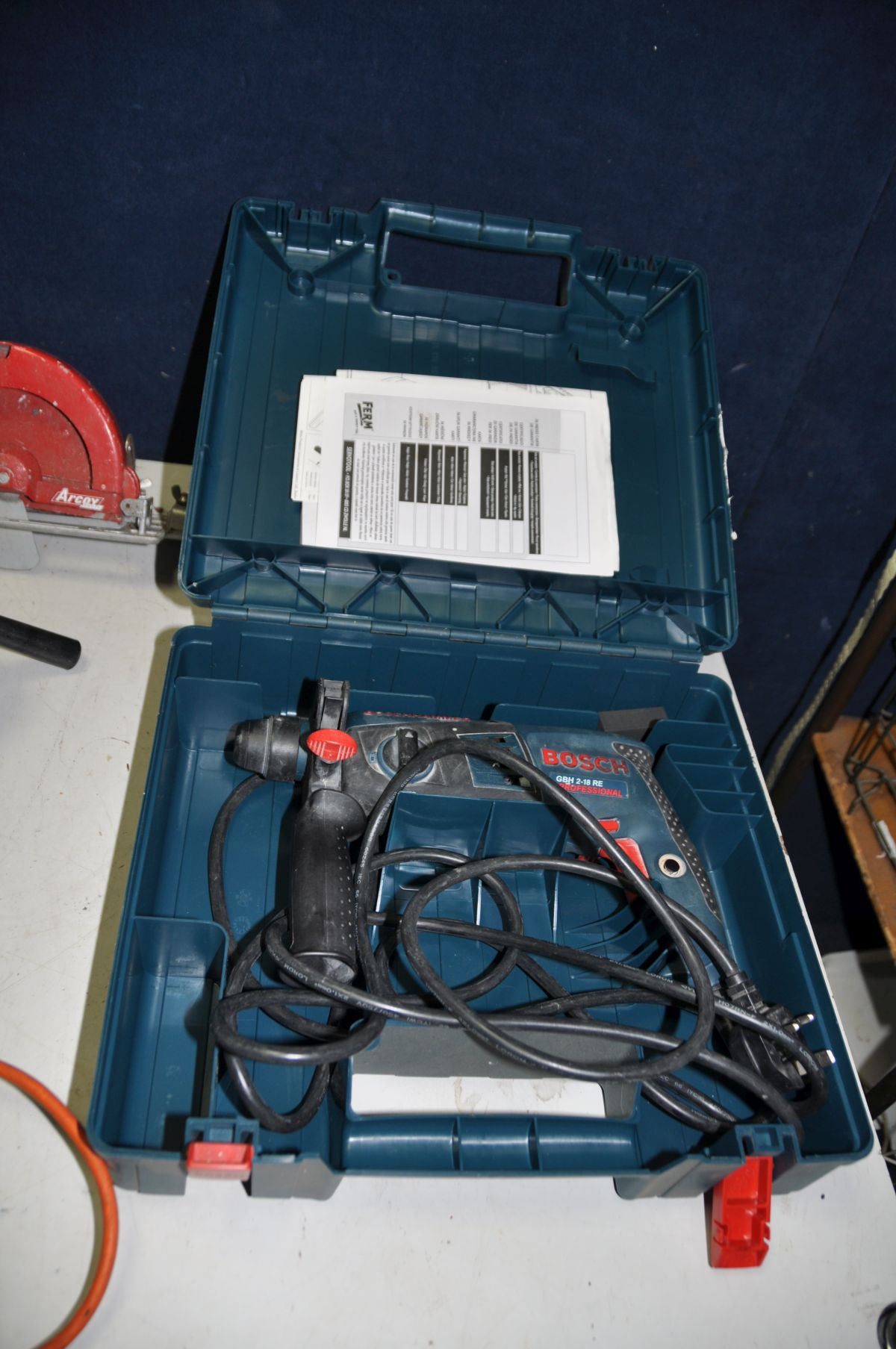A CASED BOSCH GBH 1-18 RE PROFESSIONAL SDS DRILL (not working), four vintage Black and Decker drills - Image 4 of 4