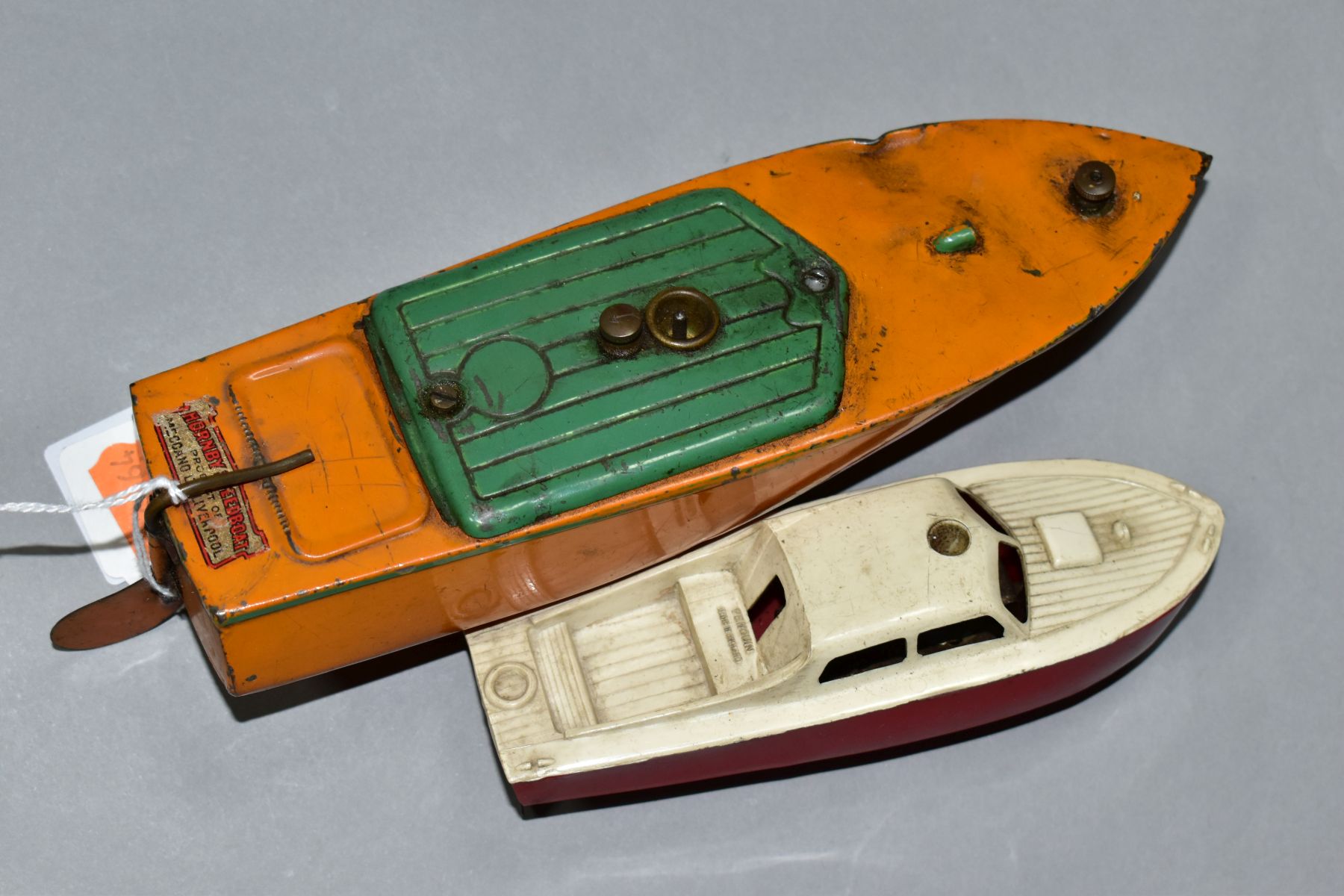 AN UNBOXED HORNBY TINPLATE CLOCKWORK SPEEDBOAT, 'Martin', missing key, orange with green hatch - Image 3 of 6