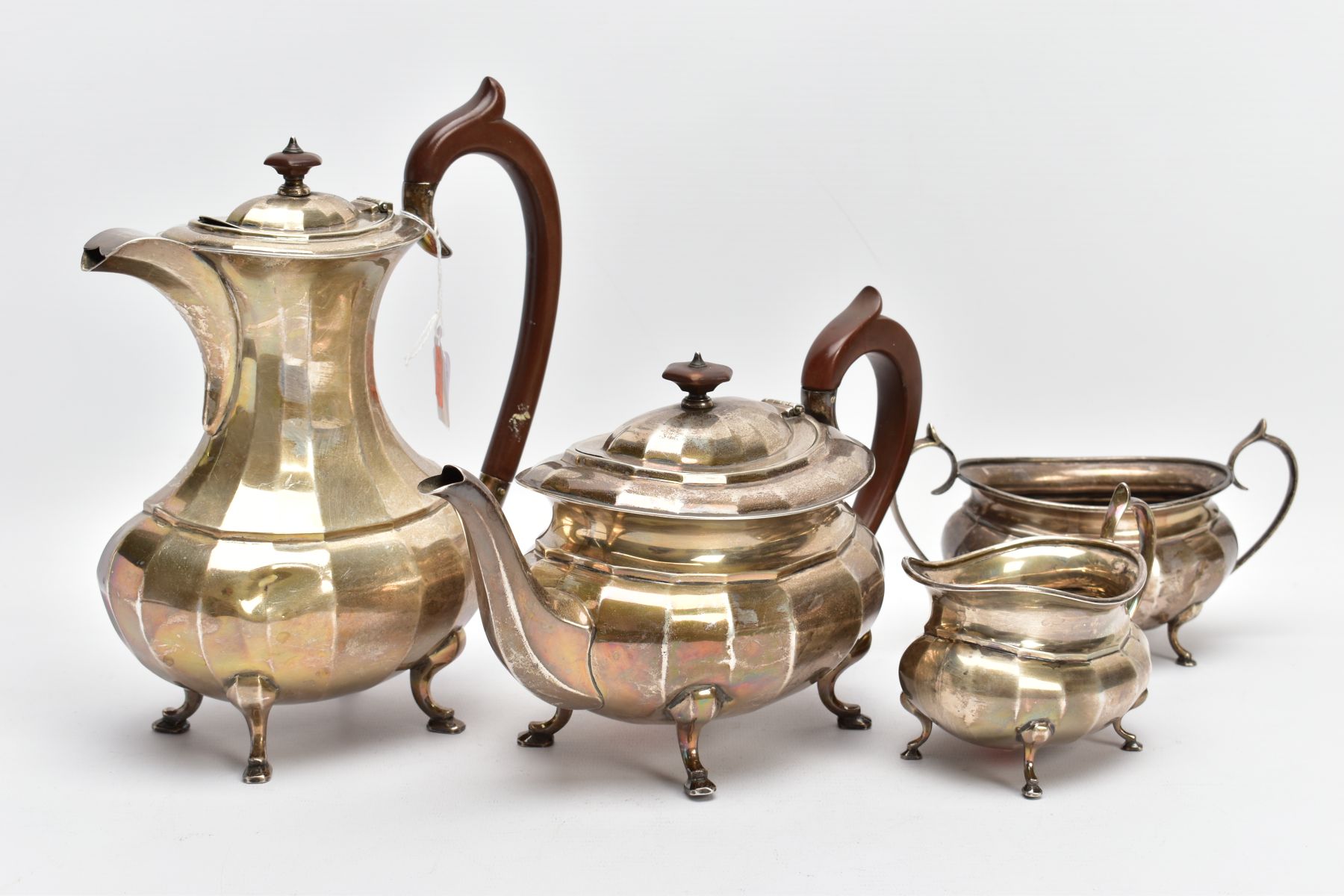 A FOUR PIECE GEORGE.V SILVER TEA SET, to include a teapot and hot water jug each of a faceted George - Image 4 of 8