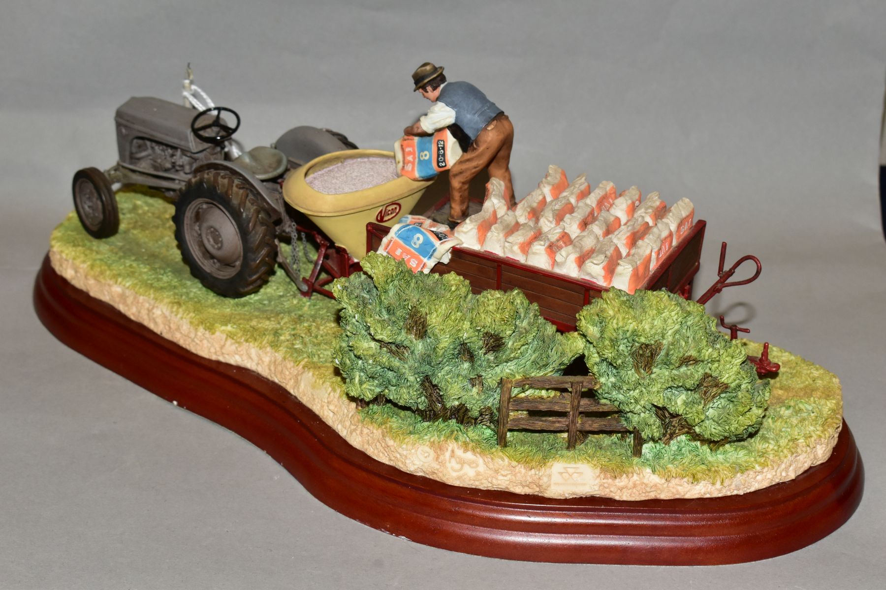 A BORDER FINE ARTS TRACTORS SERIES SCULPTURE 'TOP DRESSING', model No. A6349, mounted on a wooden - Image 6 of 7
