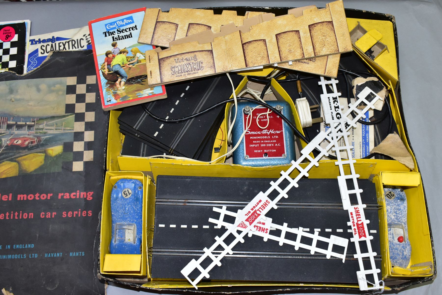 A BOXED SCALEXTRIC COMPETITION CAR SERIES, No CM1?, contents not checked but appears largely - Image 2 of 4