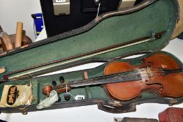 A 20TH CENTURY CZECHOSLAVAKIAN VIOLIN BEARING FACSIMILIE STRADIVARIUS LABEL, two piece back, overall