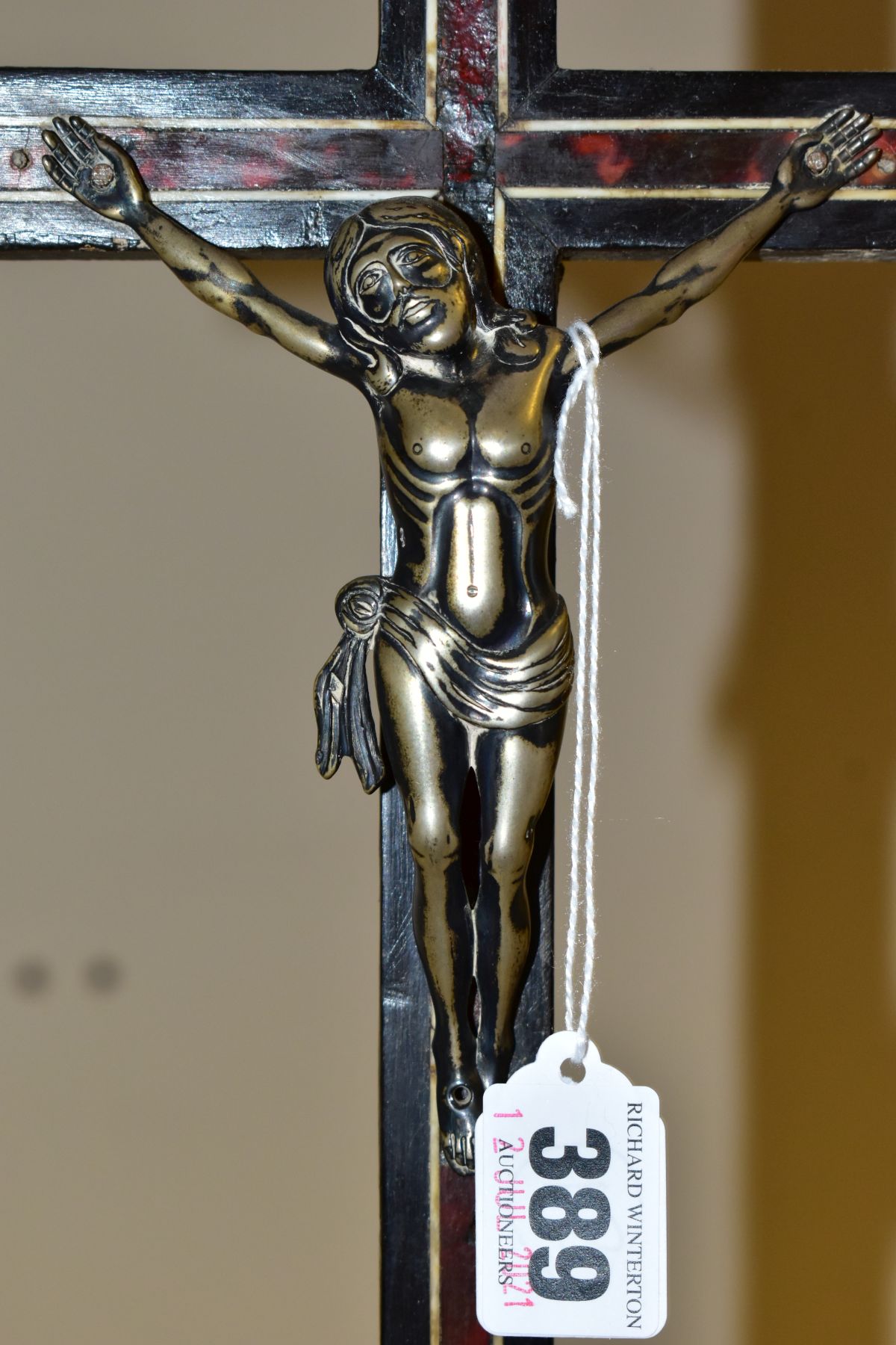 A 17TH CENTURY TORTOISESHELL VENEERED CRUCIFIX, dated 1691 and 'ROME LEO' verso, standing on a - Image 6 of 11