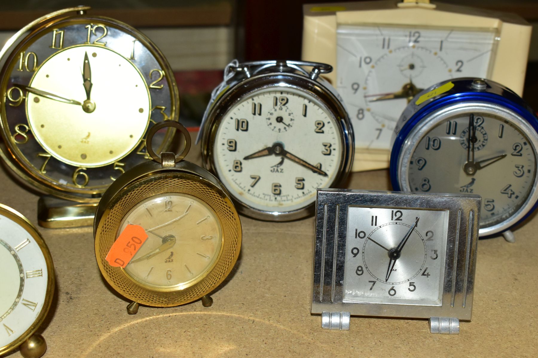 A GARRARDS & CO OF REGENT STREET LONDON MECHANICAL MANTEL CLOCK, mahogany case, Roman numerals to - Image 4 of 6