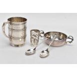 FIVE SILVER ITEMS, to include an early 20th century silver cup with vertical banded detail, silver